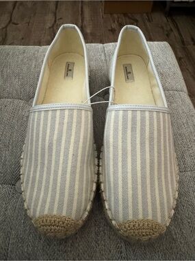 NWOT, Bandolino sparkly blue/ white striped espadrille’s. Size 10.